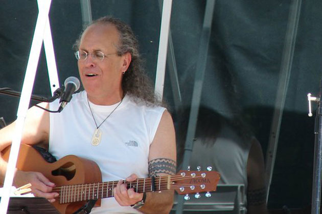 Pili warming up for Hi&lsquo;ikua